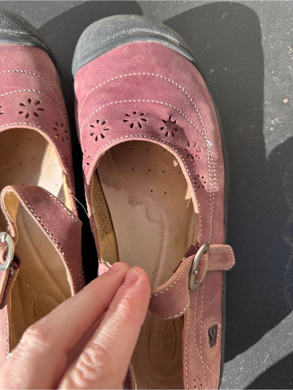 KEEN Burgundy Leather Floral Cutout Comfort Mary Jane Shoes Flats Size 11 - Picture 4 of 7